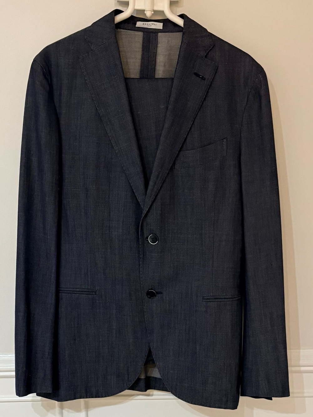Boglioli Dark Navy Textured Two-Button suit
